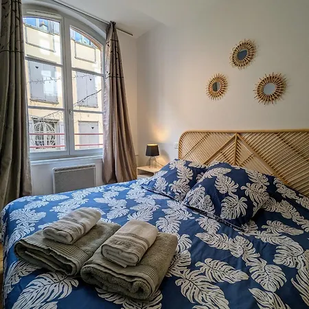 2 Pieces Au Pied De La Cathedrale, Lumineux Et Inclus, Idealement Situe En Centre-ville. - Fr-1-582-379 Holiday home
