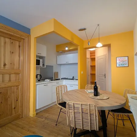 2 Pieces Au Pied De La Cathedrale, Lumineux Et Inclus, Idealement Situe En Centre-ville. - Fr-1-582-379 Ferienhaus